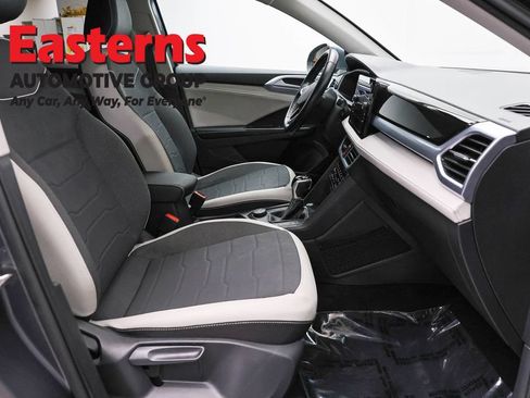 Used 2025 Volkswagen Taos SE AWD/4WD image 23