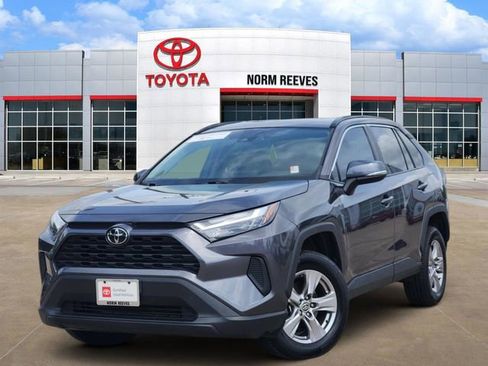 Used 2022 Toyota RAV4 XLE image 1