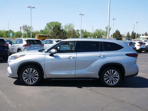 Certified 2024 Toyota Highlander Platinum AWD/4WD image 7
