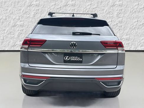 Used 2020 Volkswagen Atlas Cross Sport SE w/ Panoramic Sunroof Package FWD image 4