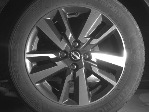 Used 2025 Nissan Versa SV w/ Trunk Package image 14