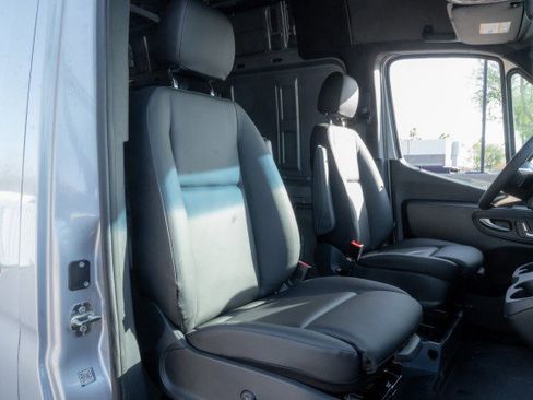 Used 2025 Mercedes-Benz Sprinter 2500 image 11