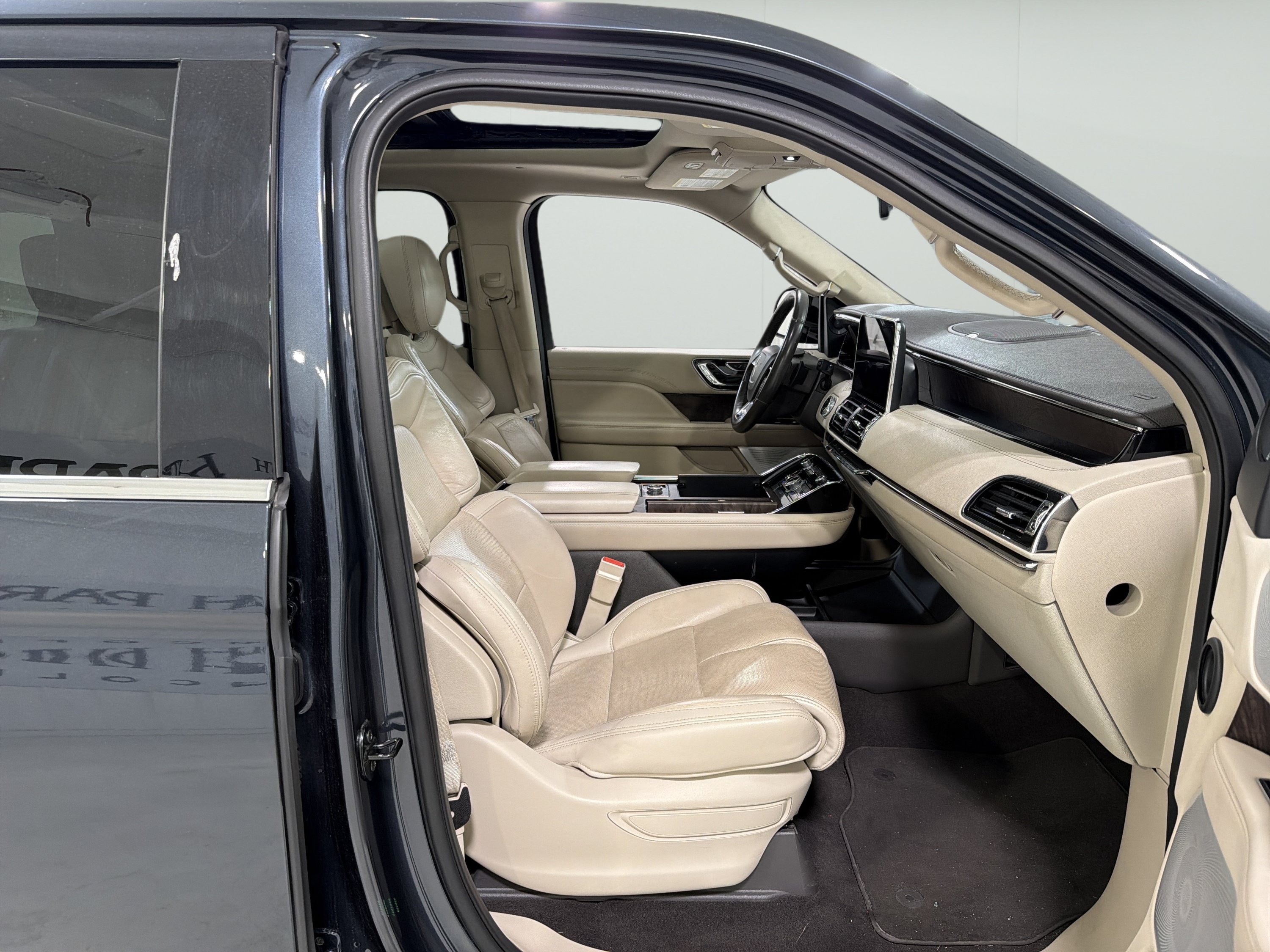 Used 2021 Lincoln Navigator Reserve w/ Luxury Package AWD/4WD image 14