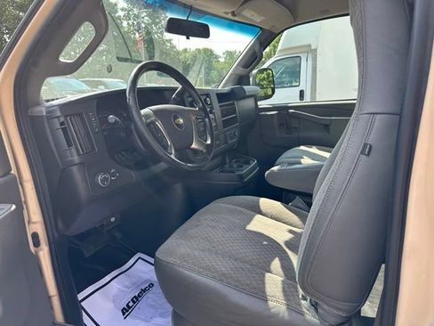 Used 2017 Chevrolet Express 2500 RWD image 9