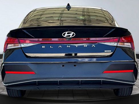 Used 2025 Hyundai Elantra SEL FWD image 5