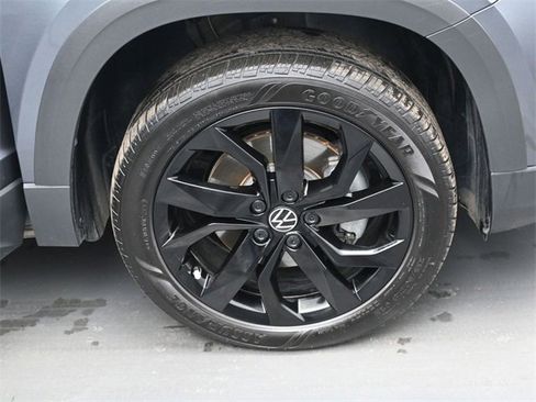 Used 2024 Volkswagen Taos SE image 37