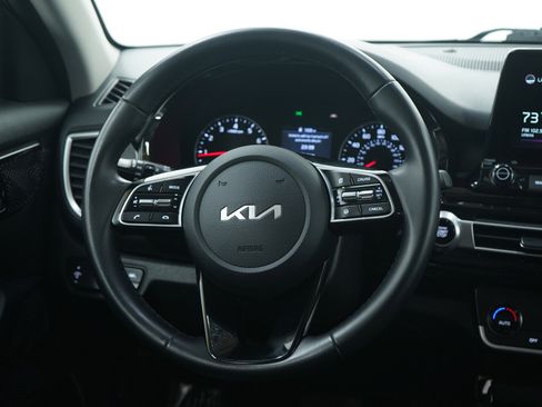Used 2022 Kia Seltos EX image 16
