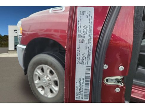 Used 2024 RAM 2500 Big Horn AWD/4WD image 23