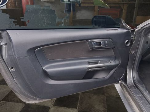 Used 2018 Ford Mustang Coupe RWD image 10