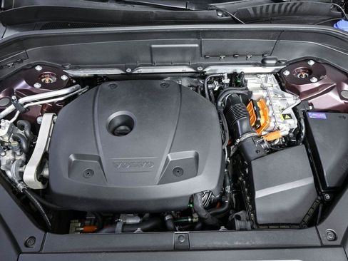 Certified 2025 Volvo XC90 T8 Plus AWD/4WD image 36