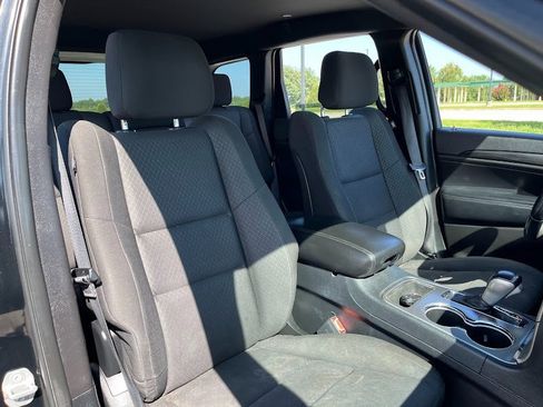 Used 2020 Jeep Grand Cherokee Laredo image 34