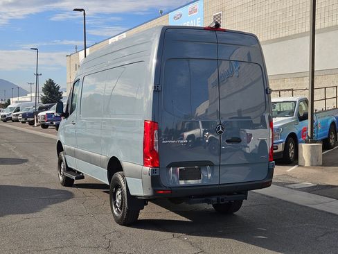 Used 2024 Mercedes-Benz Sprinter 2500 image 9