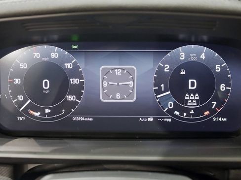 Used 2024 Land Rover Discovery Dynamic SE AWD/4WD image 16