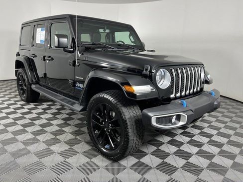 Used 2023 Jeep Wrangler Unlimited Sahara w/ Cold Weather Group AWD/4WD image 2