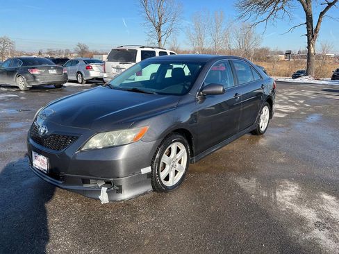 Used 2009 Toyota Camry LE image 1