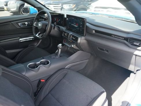 Used 2025 Ford Mustang Coupe RWD image 13