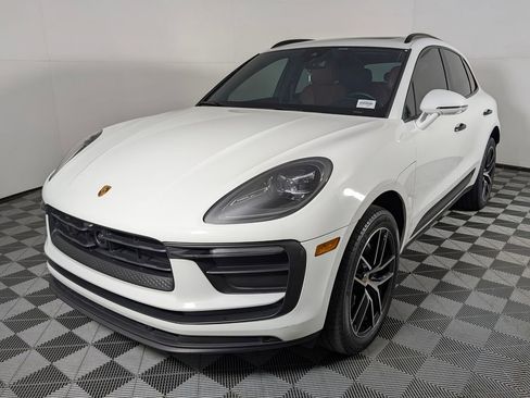 Certified 2023 Porsche Macan AWD/4WD image 1