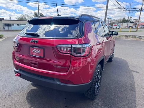 Used 2025 Jeep Compass Trailhawk AWD/4WD image 5