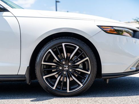 Used 2024 Honda Accord Touring image 9