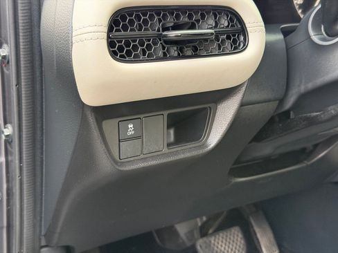 Used 2023 Honda HR-V LX image 13