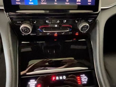 Used 2023 Jeep Grand Cherokee Overland w/ Luxury Tech Group IV AWD/4WD image 27