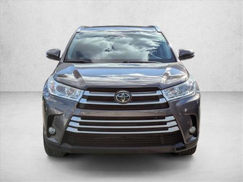 Used 2018 Toyota Highlander XLE image 2