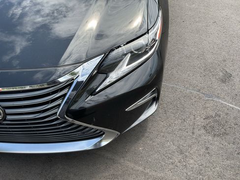 Used 2017 Lexus ES 350 w/ Premium Package FWD image 6
