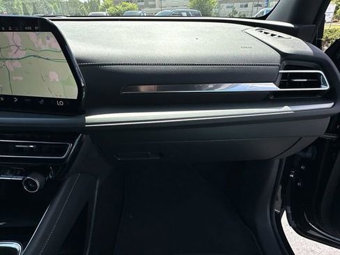 Certified 2025 Chevrolet Traverse LT FWD image 28