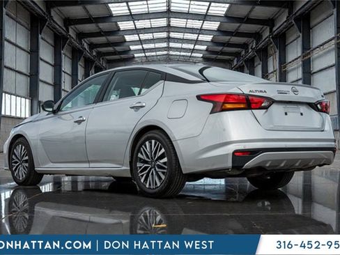 Used 2024 Nissan Altima 2.5 SV image 29