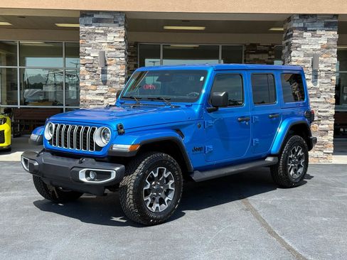 Used 2025 Jeep Wrangler Unlimited Sahara AWD/4WD image 1