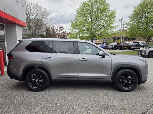 New 2026 Toyota Grand Highlander AWD Hybrid image 2