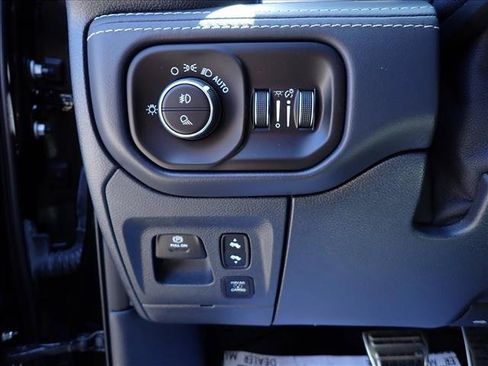 Used 2022 RAM 1500 Limited AWD/4WD image 16
