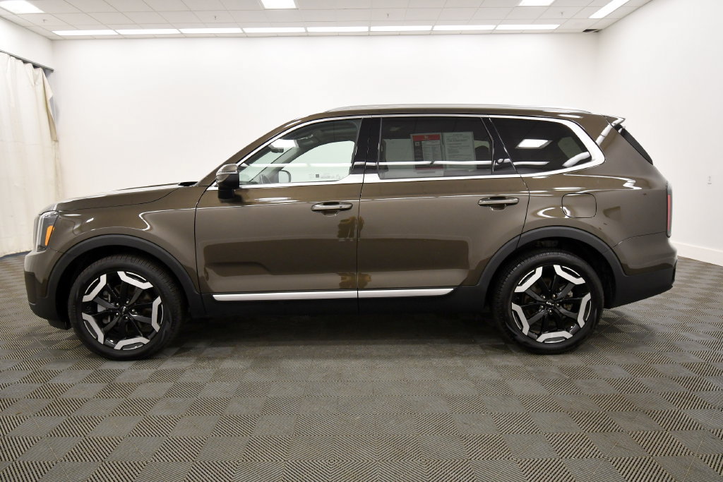 Certified 2025 Kia Telluride EX X-Line AWD/4WD image 4