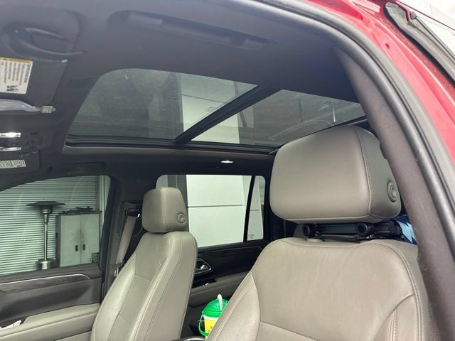 Used 2021 Chevrolet Suburban Z71 w/ Z71 Signature Package AWD/4WD image 6