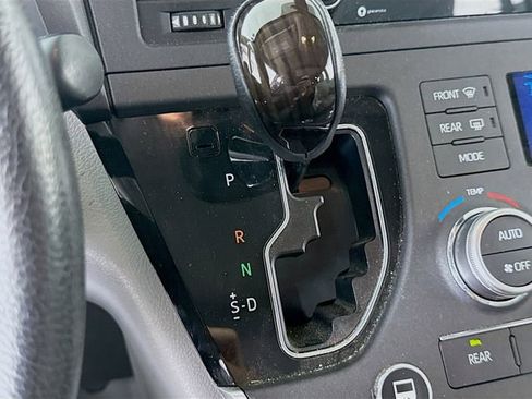 Used 2020 Toyota Sienna XLE w/ XLE Navigation Package image 19