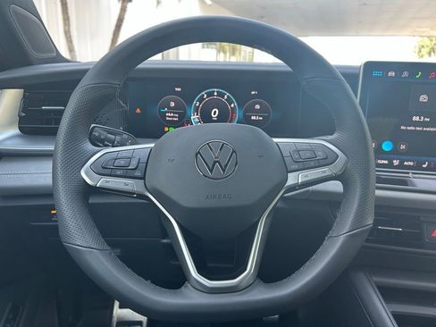 New 2026 Volkswagen Tiguan SE R-Line FWD image 19