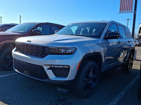 New 2025 Jeep Grand Cherokee Limited image 1