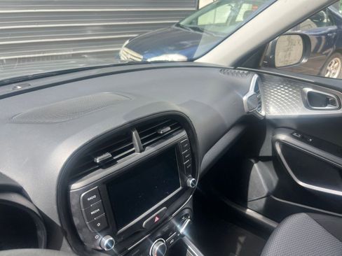 Used 2025 Kia Soul LX w/ LX Technology Package image 30