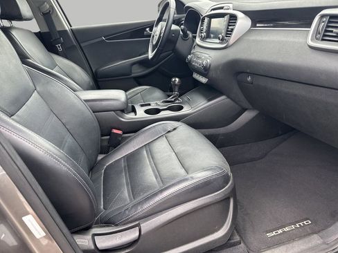 Used 2017 Kia Sorento FWD w/ LX Convenience Package image 27