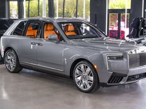 Used 2026 Rolls-Royce Cullinan AWD/4WD image 2