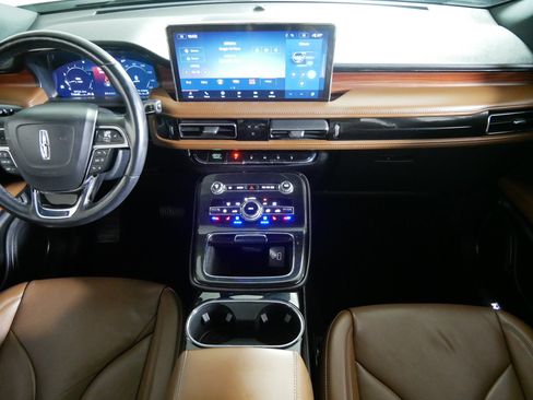 Used 2022 Lincoln Nautilus Reserve AWD/4WD image 10