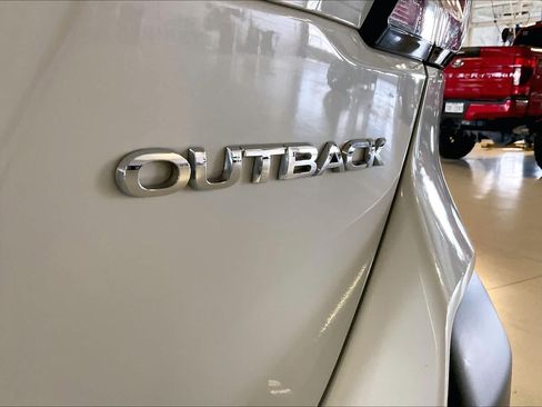Used 2022 Subaru Outback Limited AWD/4WD image 9