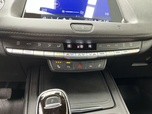 Used 2021 Cadillac XT4 Luxury w/ Cold Weather Package AWD/4WD image 22