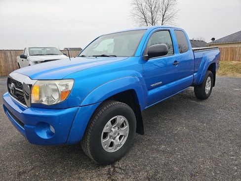 Used 2011 Toyota Tacoma 4x4 Access Cab V6 w/ SR5 Pkg #2 image 3