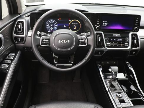 Used 2023 Kia Sorento SX image 13