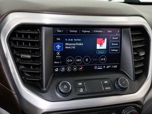 Used 2023 GMC Acadia SLT image 17