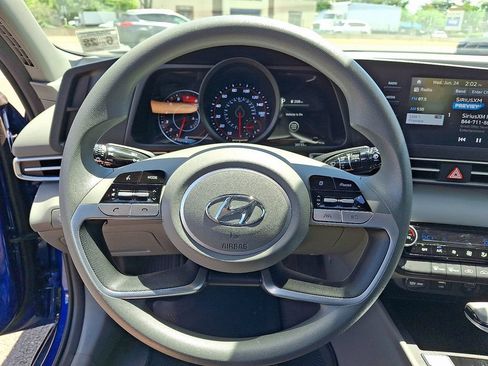 Used 2023 Hyundai Elantra SEL FWD image 19