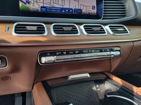 Used 2025 Mercedes-Benz GLE 450e 4MATIC w/ Winter Package image 32