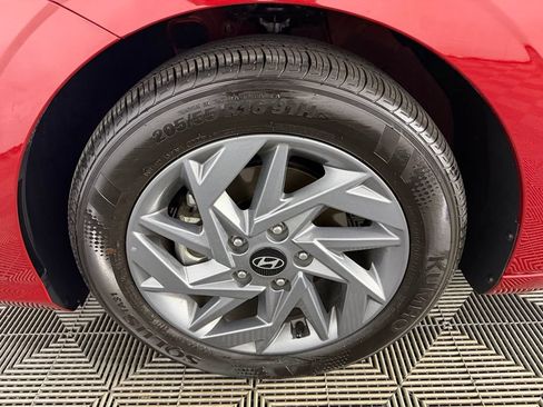Used 2025 Hyundai Elantra Hybrid FWD image 11