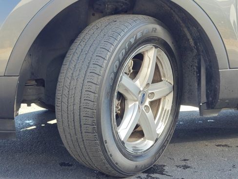 Used 2018 Ford Explorer XLT image 34